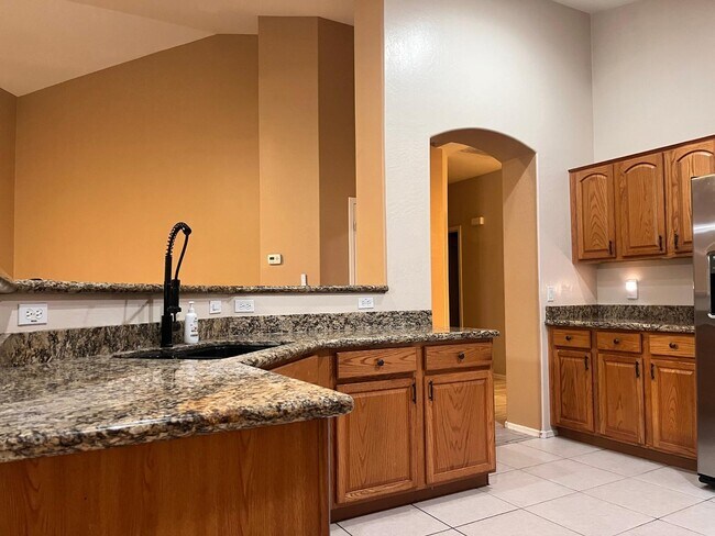 Building Photo - 3107 E Kingbird Pl