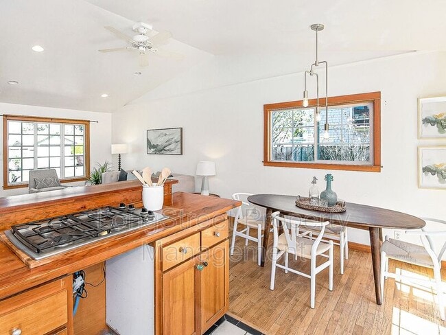 Building Photo - 1066 NE Madrona St