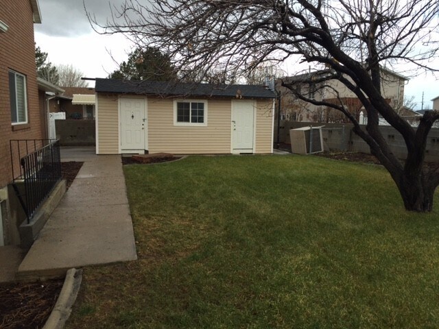 Building Photo - 1073 E 120 S