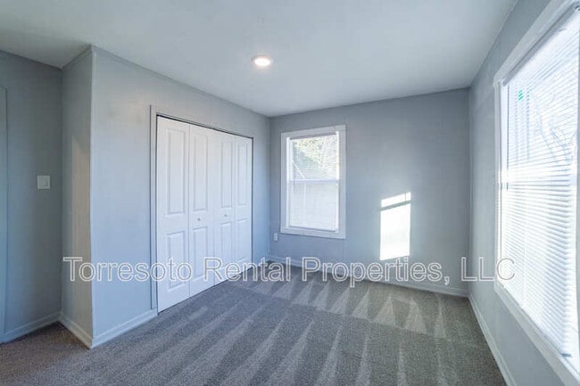 Building Photo - 2731 Menchaca St