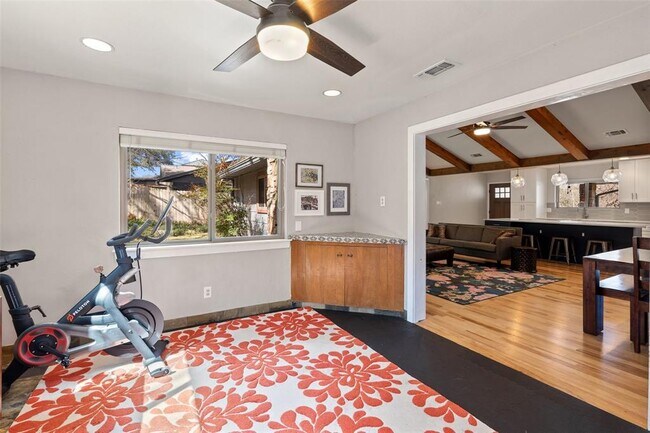 Building Photo - 2301 Barton Hills Dr