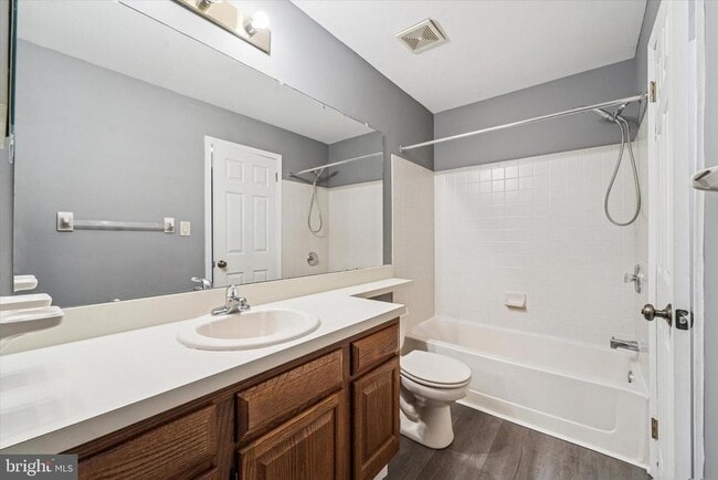 Building Photo - 606 Oswego Ct