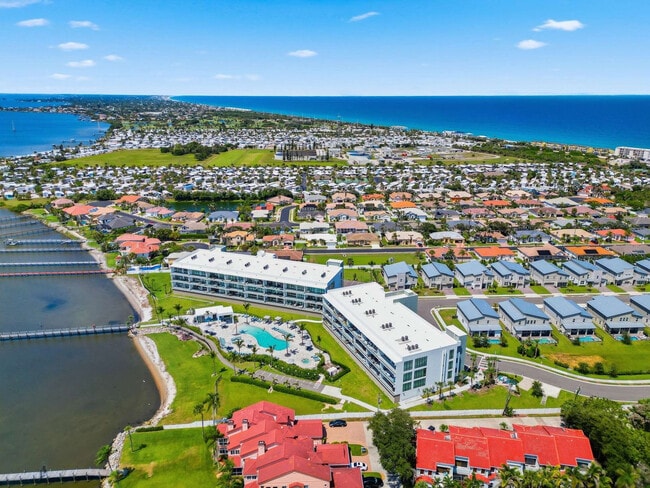 Building Photo - 225 Strand Dr