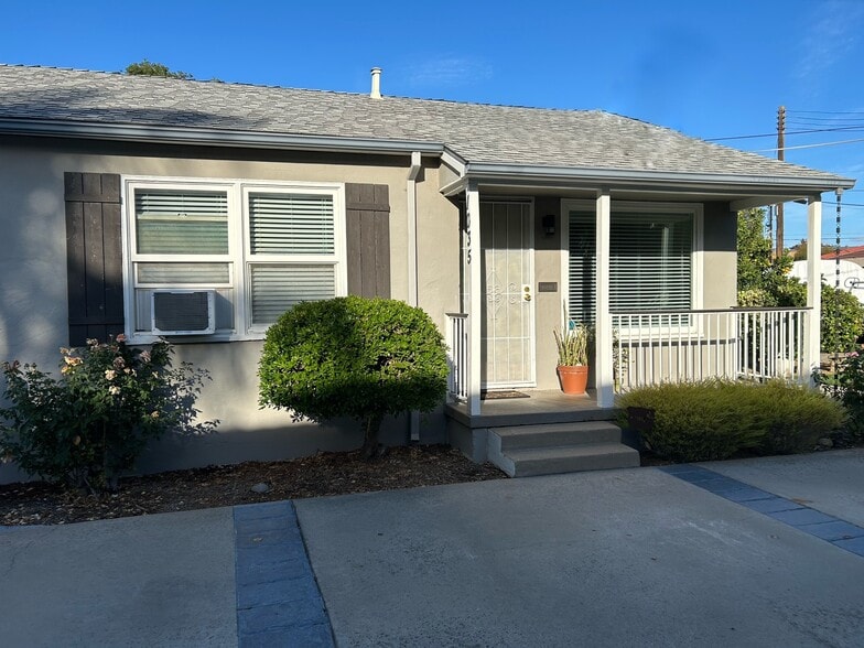 front - 1035 64th St