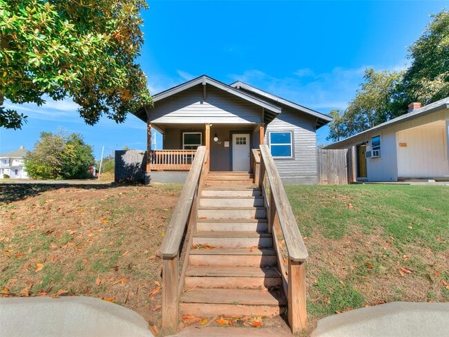 Building Photo - 1215 NW 8th St