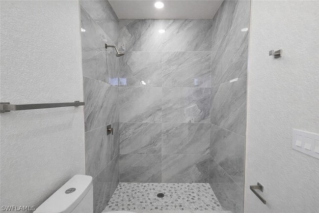 Building Photo - 2421 Milton Ave S