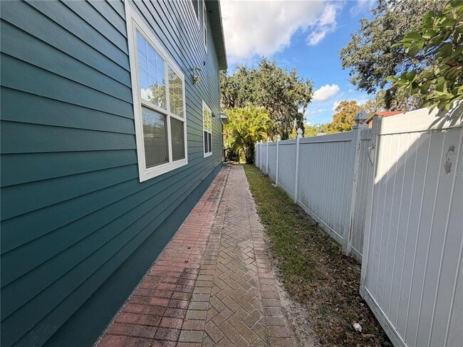 Building Photo - 11949 Riverhills Dr