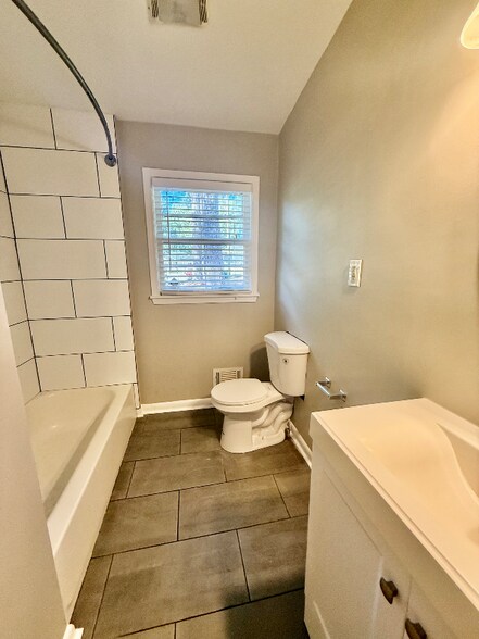 Building Photo - 2386 Elldale Ave