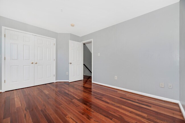 Building Photo - 618 Cawley Dr