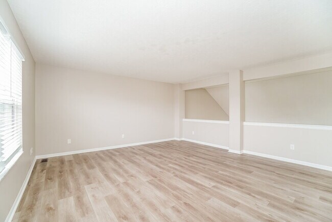 Building Photo - 238 Oxford Dr SW