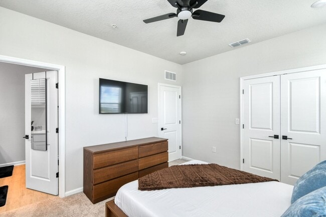 Building Photo - 1063 Farwell St