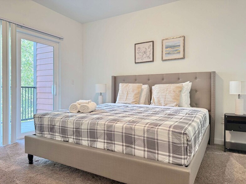 Building Photo - 525 Parkway Dr NE