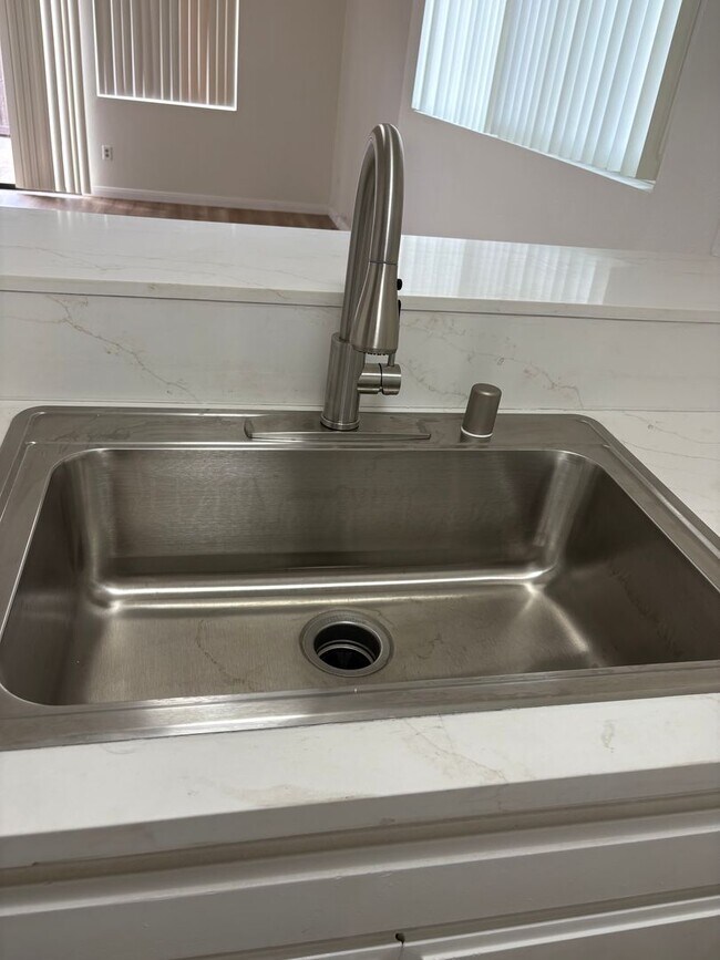 Building Photo - hbr4882