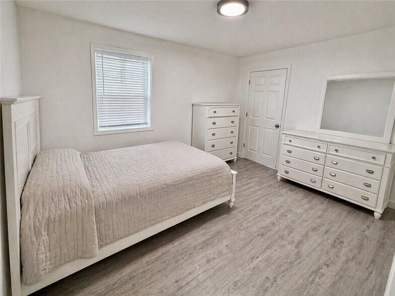 Building Photo - 35 Douglas Ave