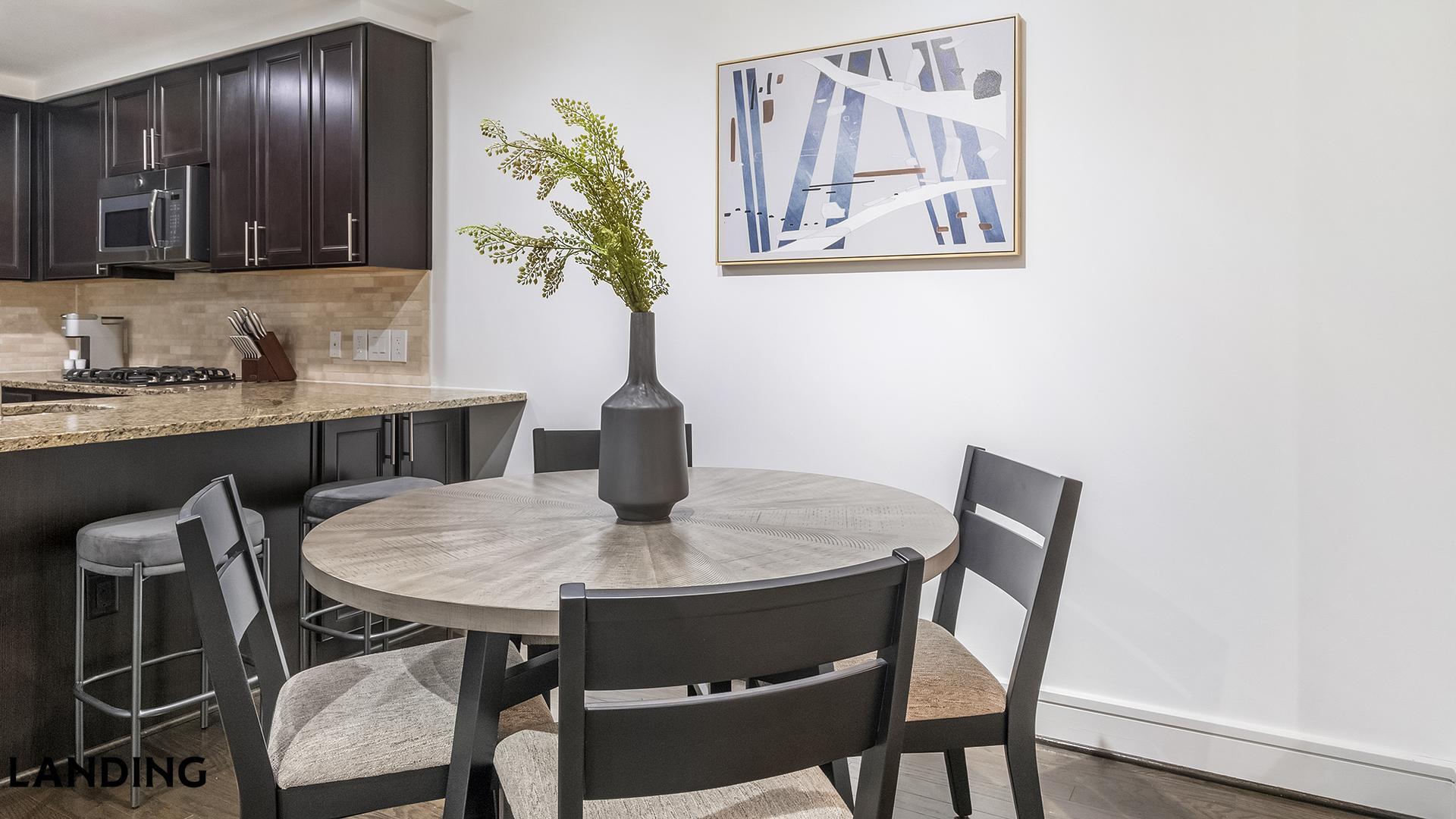 Building Photo - 777 Preston St