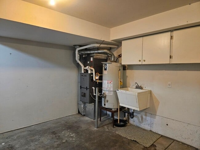 Building Photo - 4Bd/3Ba Two Story House - Available to View!