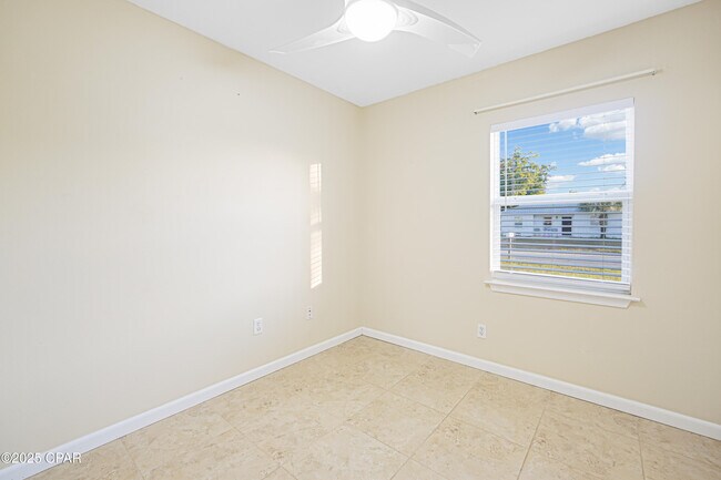 Building Photo - 1504 W 13th St