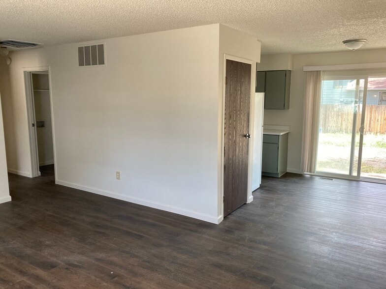 Building Photo - 2991 Walnut Ave