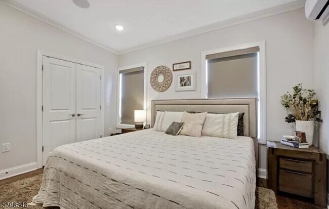 Building Photo - 5 W 19th St