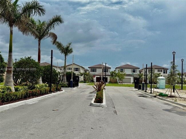 Building Photo - 2600 SE 25th St