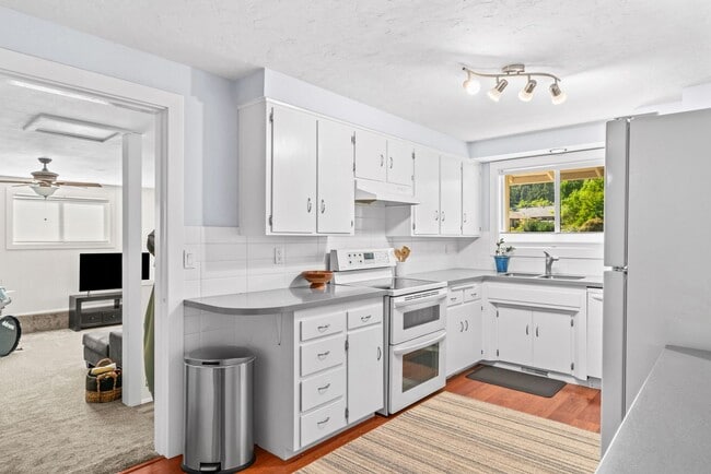 Building Photo - 1490 Carobelle Ct