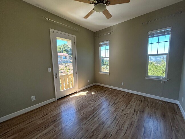 Building Photo - Luxurious and Spacious 5 Bedroom in Gilroy