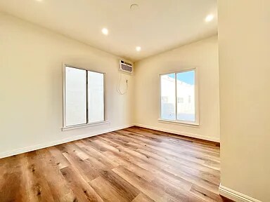 Building Photo - 1034 1/2 S Fairfax Ave