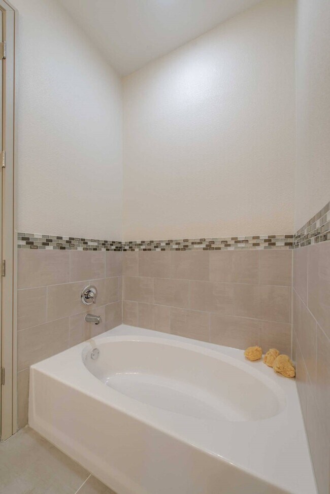 Building Photo - 1800 St Joseph Pkwy