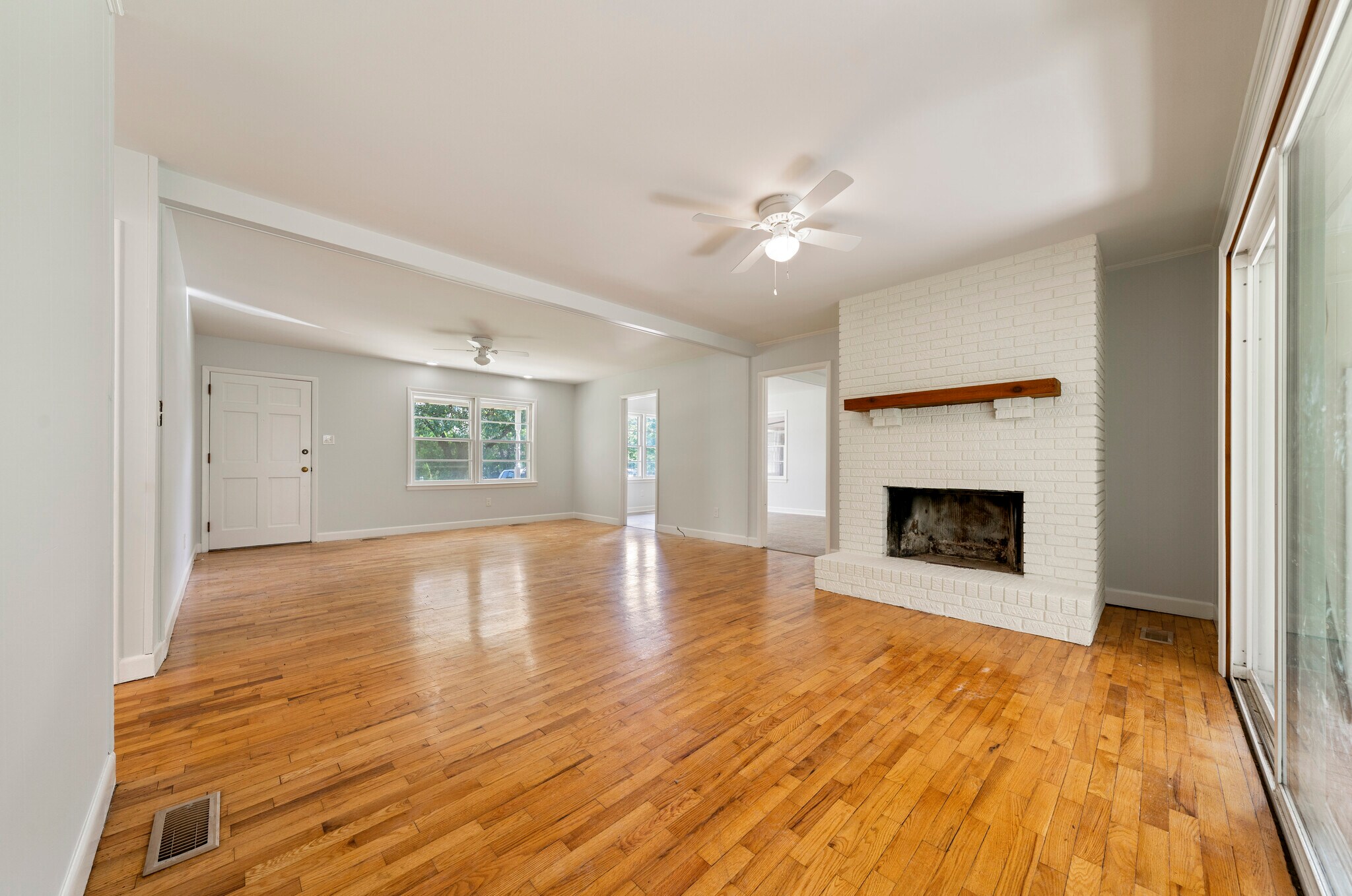 Living Room - 513 Mohican Trl