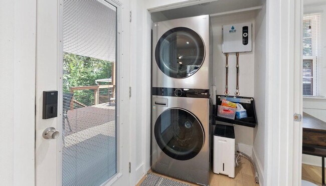 Building Photo - 5521 J St