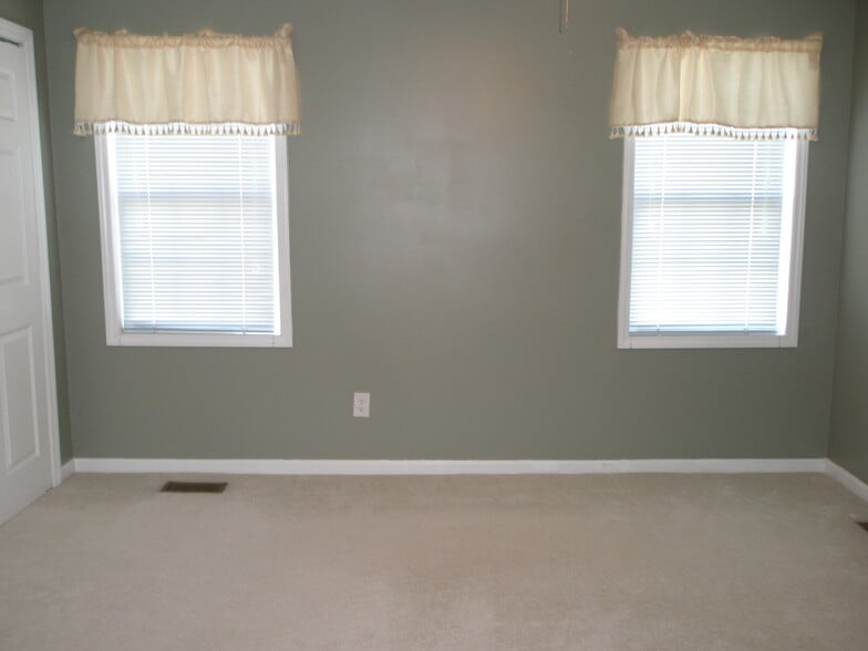 Rear Bedroom - 2330 Vineyard Dr