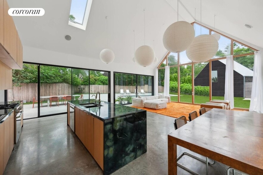 Building Photo - 47 Accabonac Rd