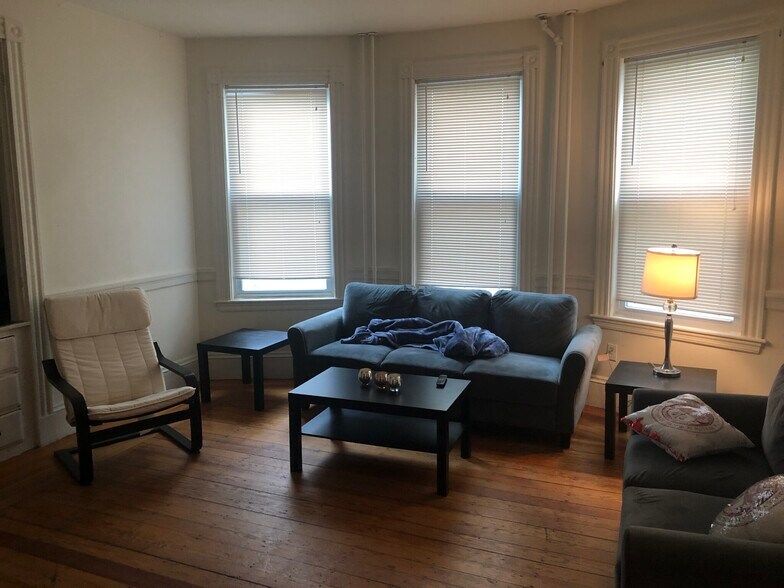 Building Photo - 121 Calumet St