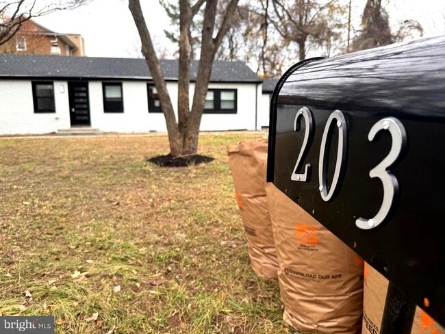 Building Photo - 203 Henson Rd