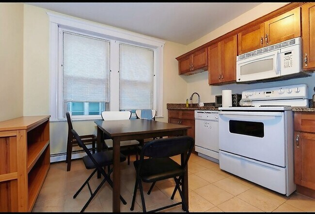 Building Photo - Desirable apartment in Brighton