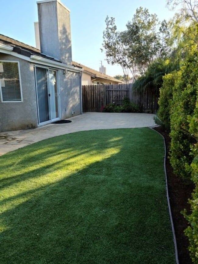 Building Photo - 3 Bedroom plus den in Goleta