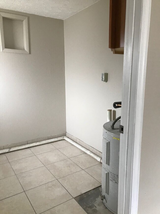 Building Photo - 3 BEDROOM 1 BATH HOME - NEW PORT RICHEY FL