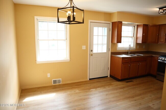 Building Photo - 721 Burnt Tavern Rd