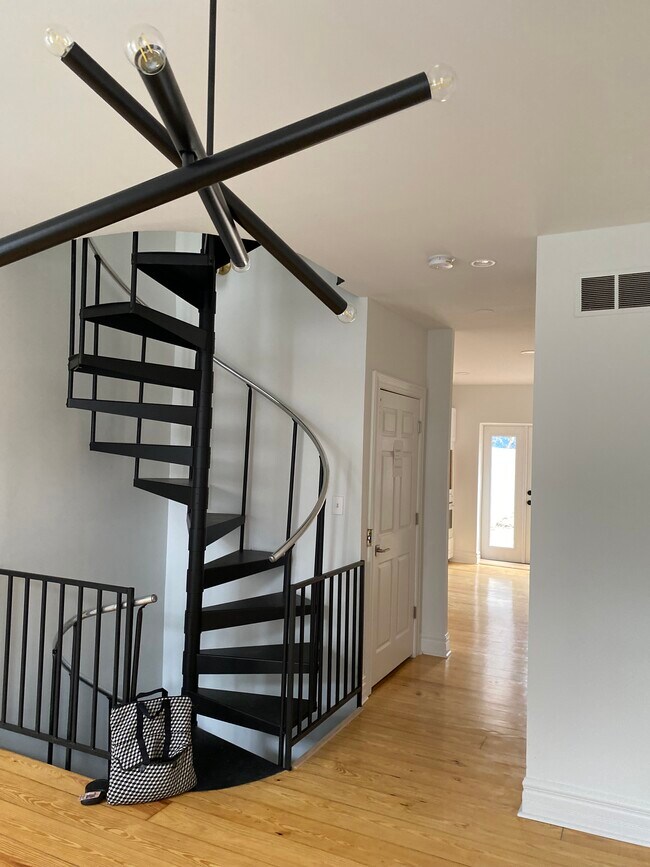 first floor - 813 S 17th St