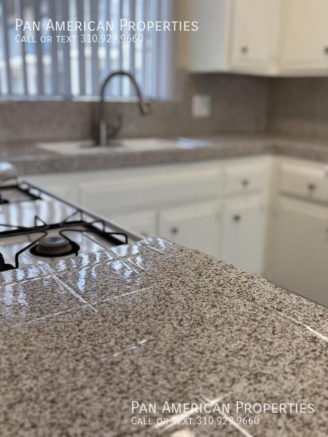 Building Photo - 812 N. Azusa-#27