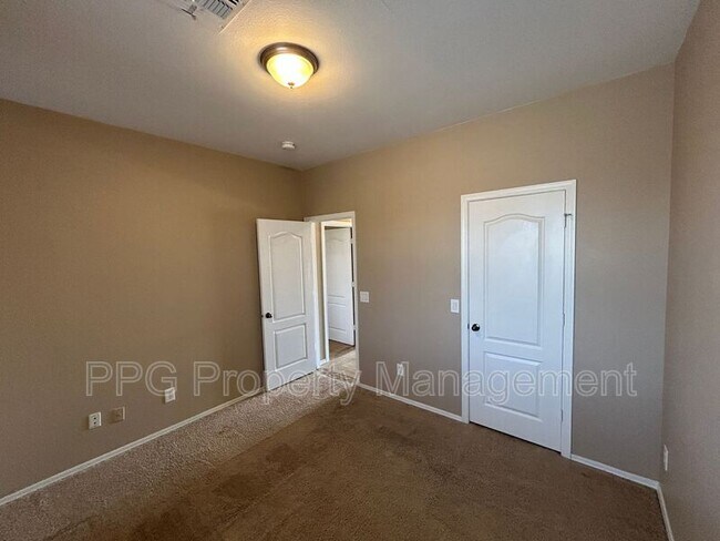 Building Photo - 12912 W Ash St