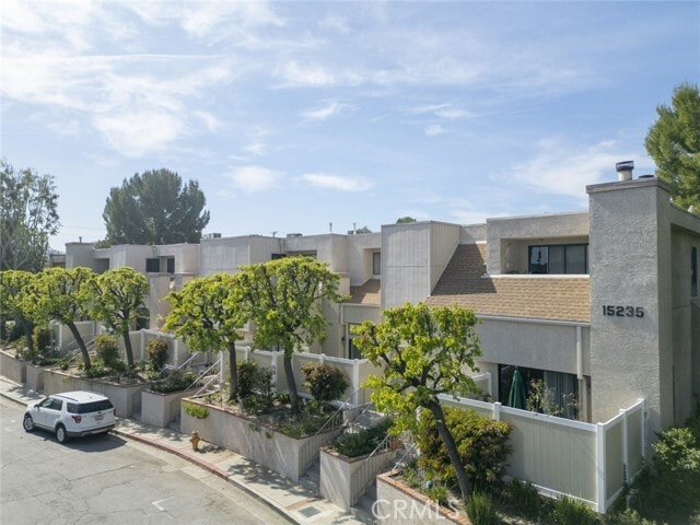 Building Photo - 15235 Magnolia Blvd