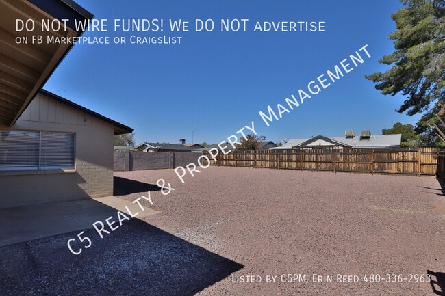 Building Photo - 732 E Hampton Ave