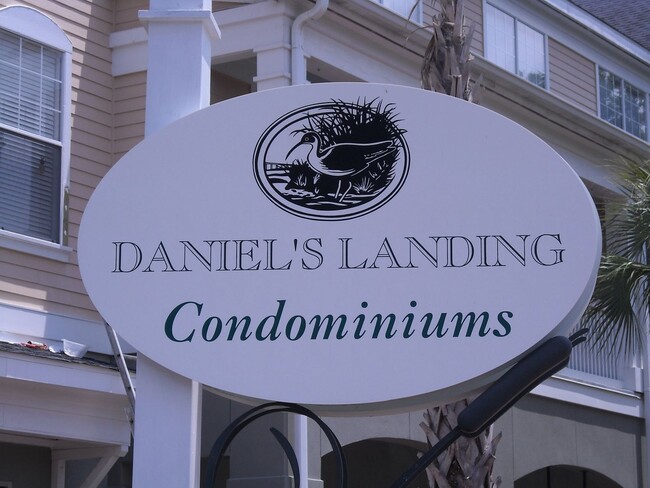 Building Photo - Two bedroom in the heart of Daniel Island - Daniel's Landing