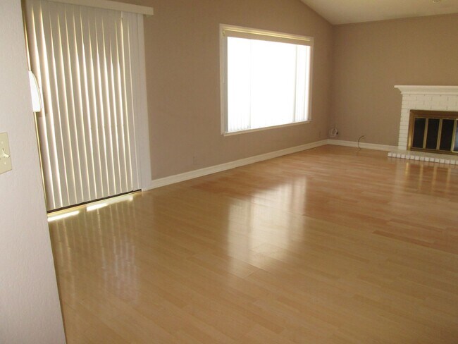 Building Photo - 927 Lobelia Ln