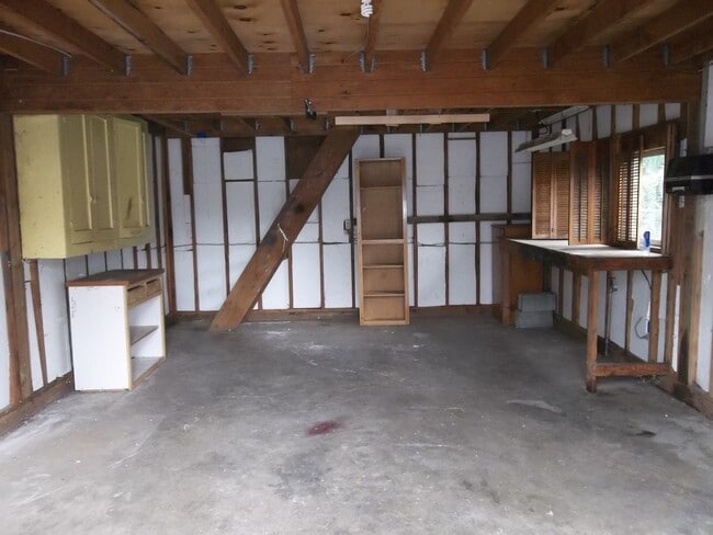Building Photo - Large Lot 3Bd/2Ba in North Image!