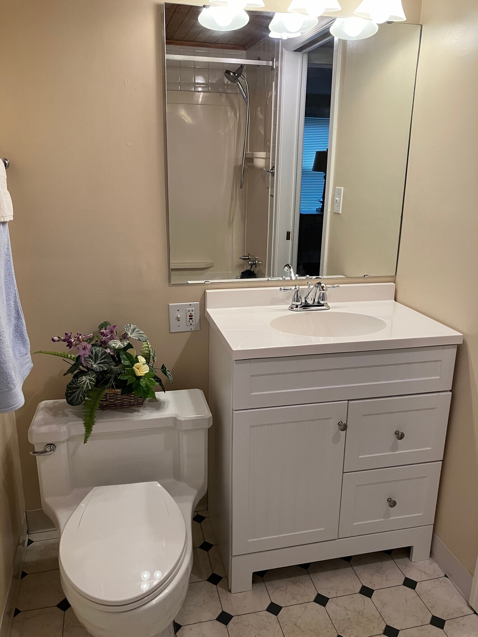 2nd floor full bath - 31 Linwood Ave