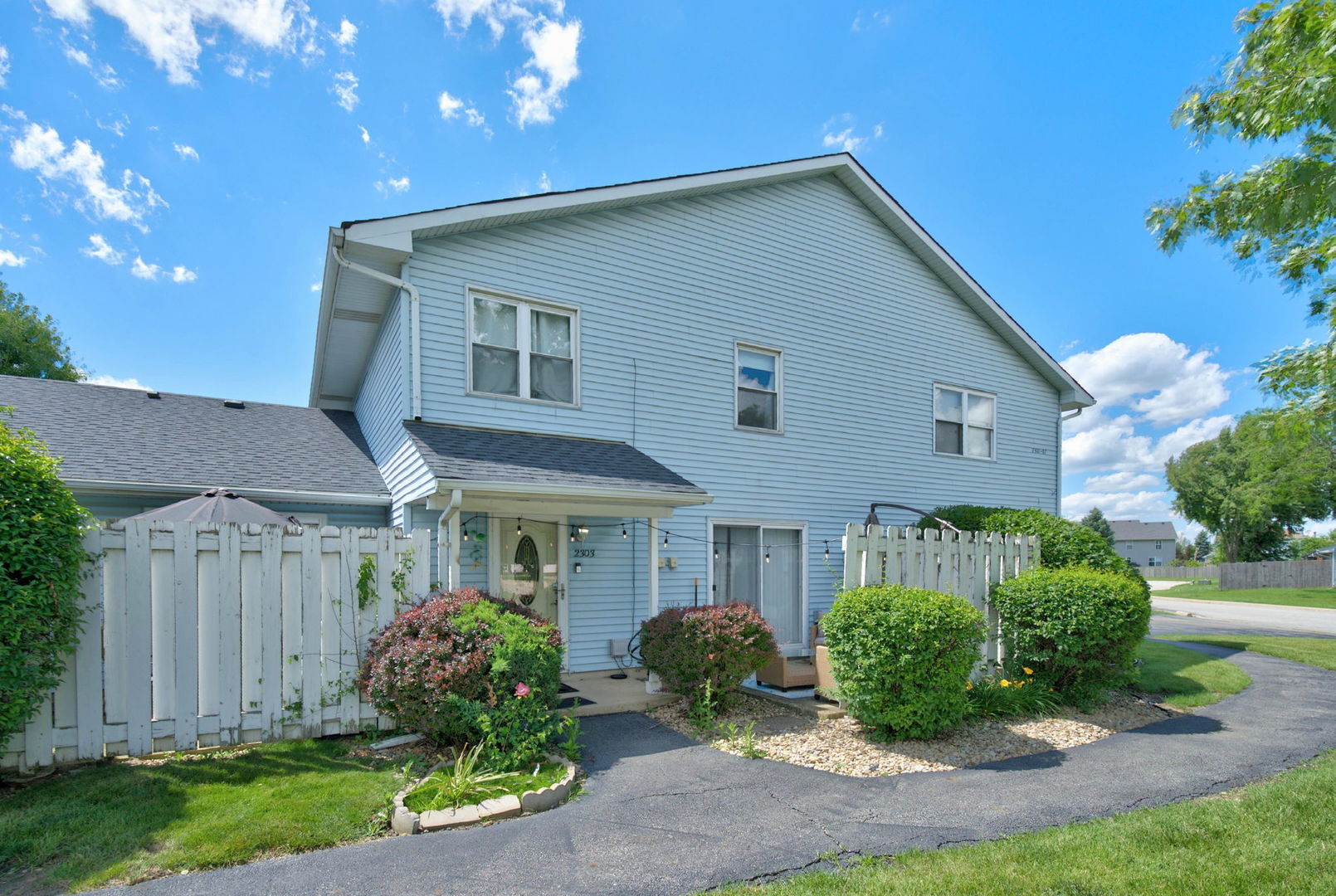 Building Photo - 2303 Aster Dr