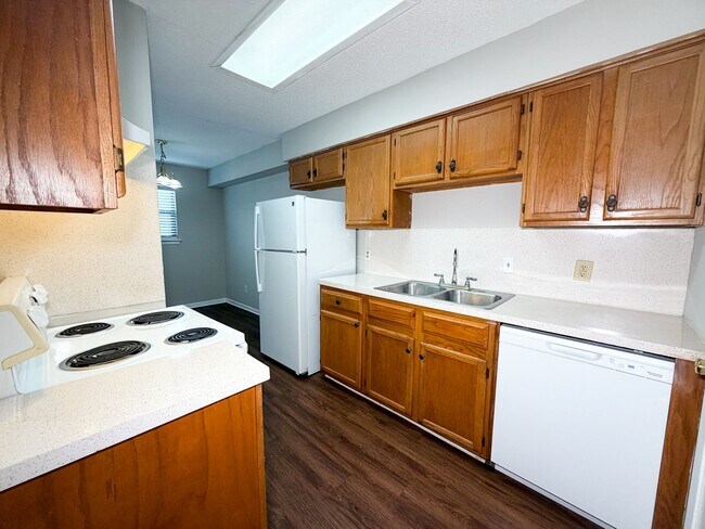 Building Photo - Stoneridge Apartments