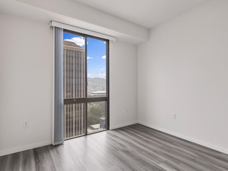 2nd BR - 225 Queen St